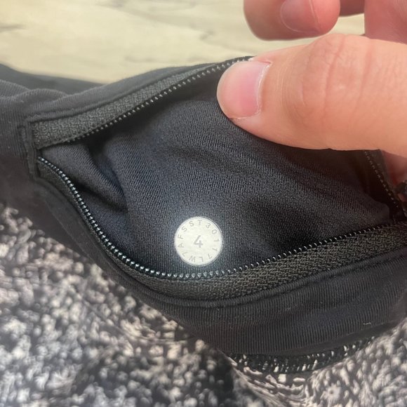 Lululemon Speed Up Low-Rise Lined Short 2.5" - Picture 3 of 4